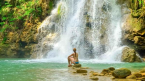 Beach Apartment on Samana Bay with Pool, AC, Fast Wi-Fi, Walk to Beach & River, Whale Watching, Near Salto El Limón